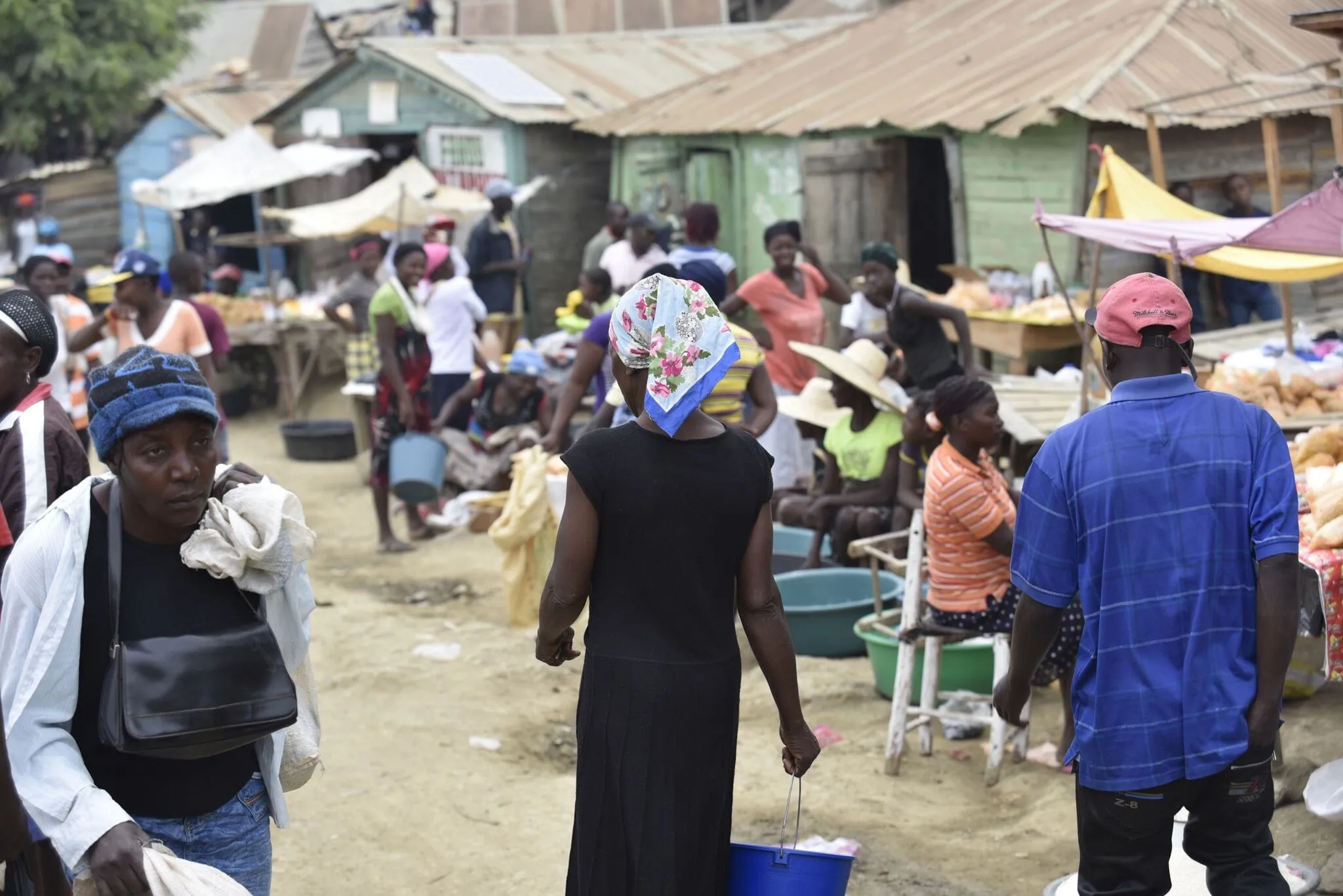 A street market in the DR–Haiti border region