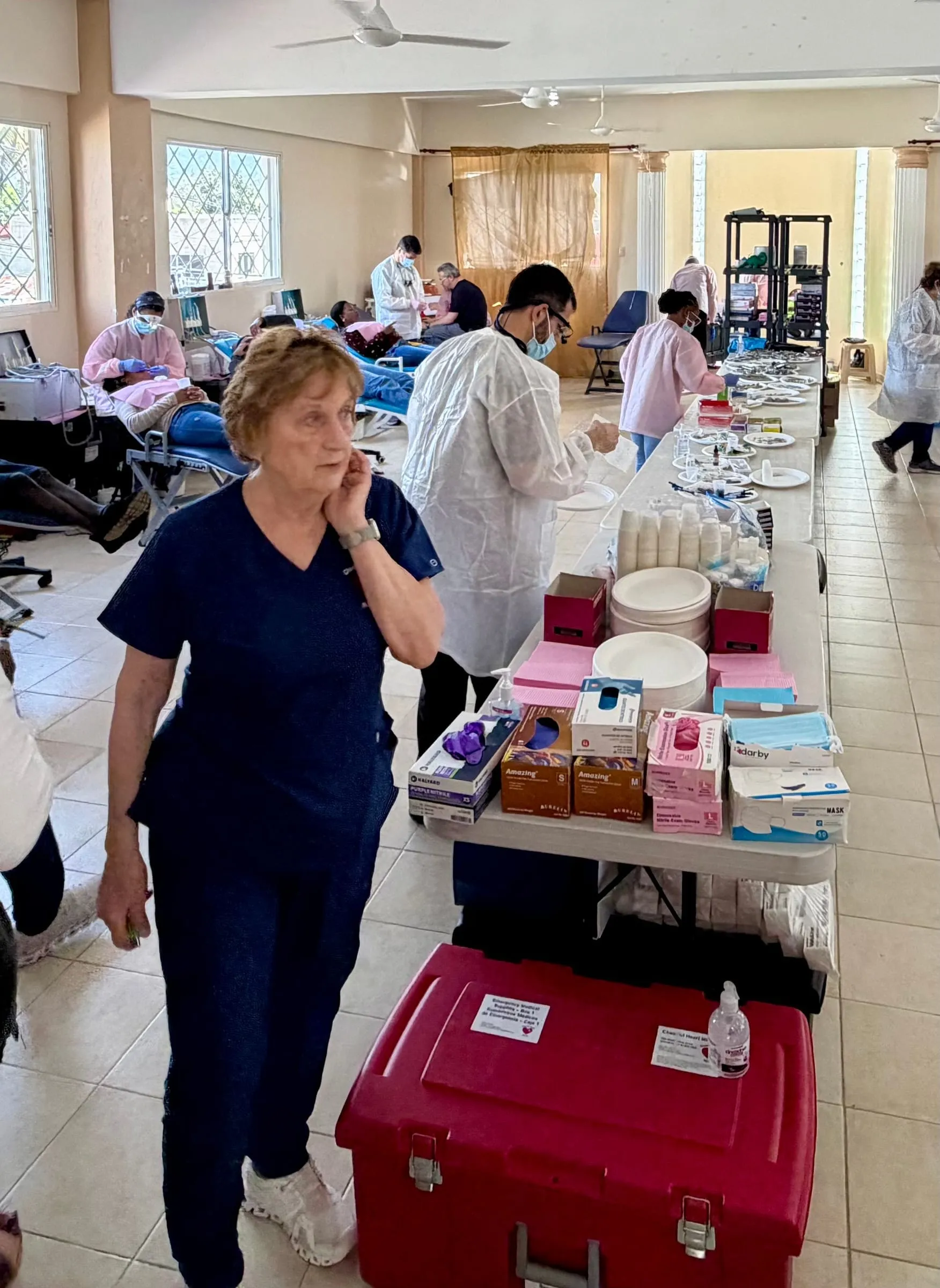 The mobile dental clinic supply station